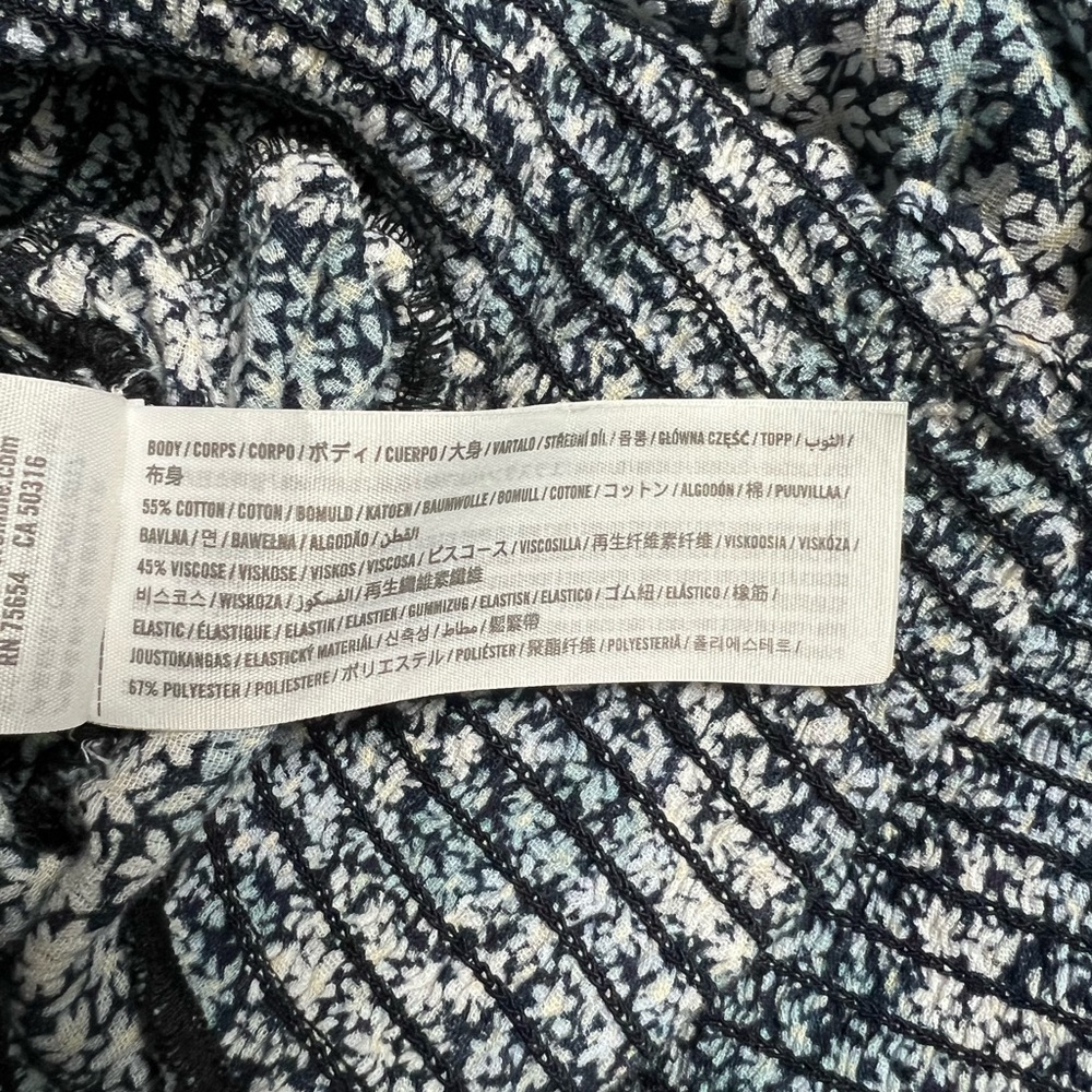 3/$21 Abercrombie & Fitch top - Picture 8 of 9